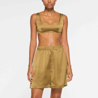 SKIMS SPORTY SATIN LØSE SHORTS
