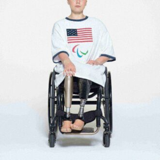 SKIMS TIL TEAM USA MINIKJOLE T-SHIRT I RIBBOMULD MED PARALYMPISKE SPIL