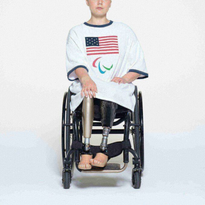 SKIMS TIL TEAM USA MINIKJOLE T-SHIRT I RIBBOMULD MED PARALYMPISKE SPIL