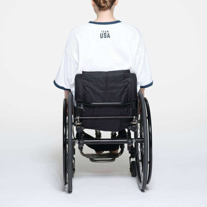 SKIMS TIL TEAM USA MINIKJOLE T-SHIRT I RIBBOMULD MED PARALYMPISKE SPIL