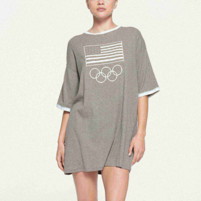 SKIMS TIL TEAM USA OL-T-SHIRT MINIKJOLE I BOMULD MED RIBNING