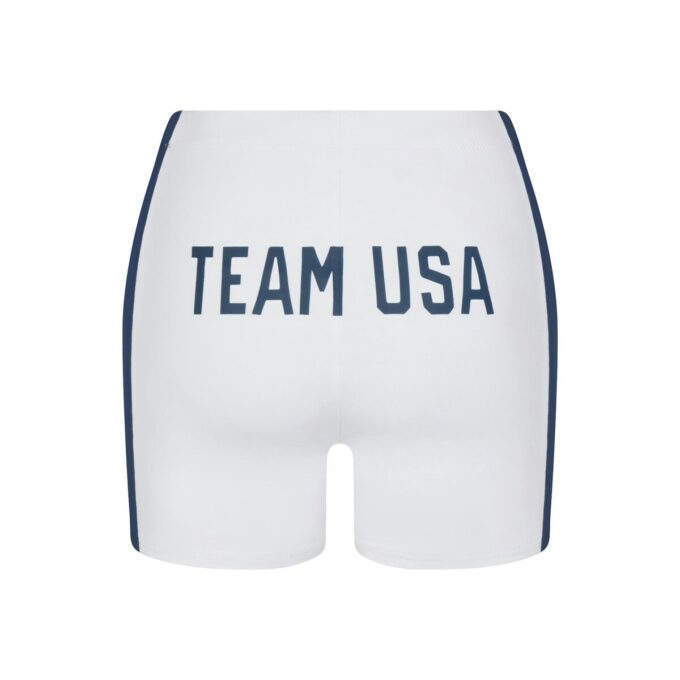 SKIMS TIL TEAM USA SIGNATURE SVØMME PARALYMPISK MIDDELHÆNGDE SHORTS