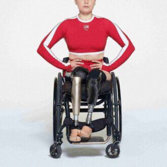 SKIMS TIL TEAM USA SIGNATURE SVØMNING PARALYMPISK LANGERMET CROPPET T-SHIRT