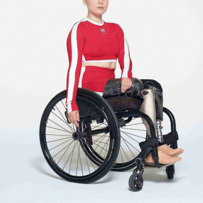 SKIMS TIL TEAM USA SIGNATURE SVØMNING PARALYMPISK LANGERMET CROPPET T-SHIRT