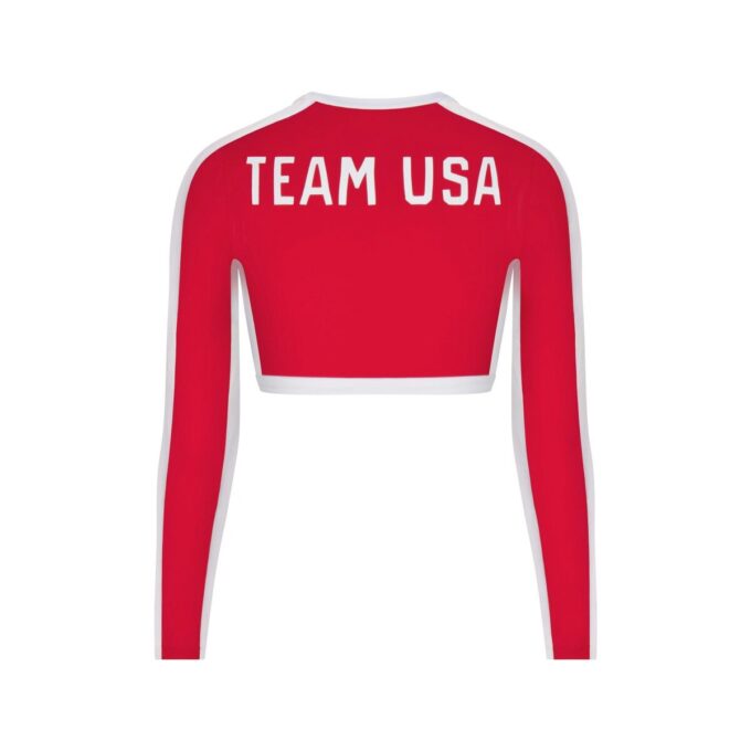 SKIMS TIL TEAM USA SIGNATURE SVØMNING PARALYMPISK LANGERMET CROPPET T-SHIRT