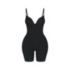 SKIMS ULTIMATE BODY BUTT OG HOFTEFORSTYRENDE MIDDELLÅR-BODYSUIT