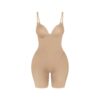 SKIMS ULTIMATE BODY BUTT OG HOFTEFORSTYRENDE MIDDELLÅR-BODYSUIT