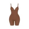 SKIMS ULTIMATE BODY BUTT OG HOFTEFORSTYRENDE MIDDELLÅR-BODYSUIT