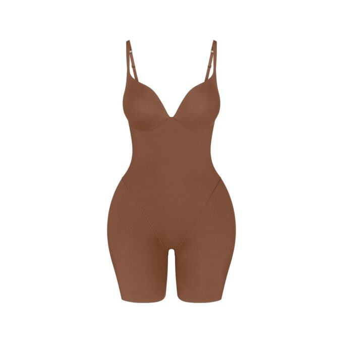 SKIMS ULTIMATE BODY BUTT OG HOFTEFORSTYRENDE MIDDELLÅR-BODYSUIT