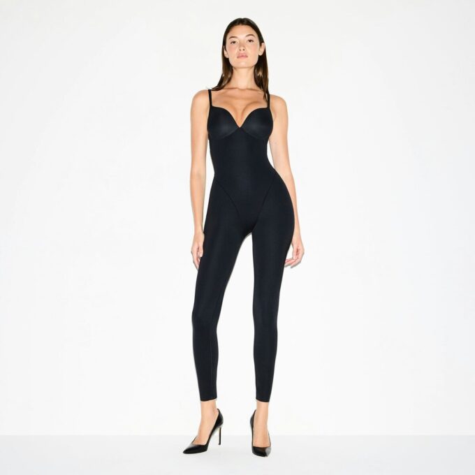 SKIMS ULTIMATIV BODY BUTT OG HOFTEFORSTYRENDE CATSUIT