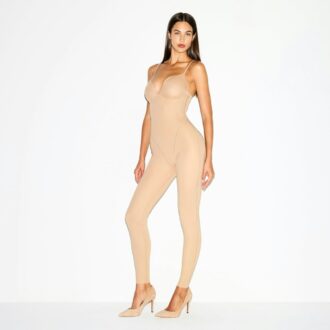 SKIMS ULTIMATIV BODY BUTT OG HOFTEFORSTYRENDE CATSUIT