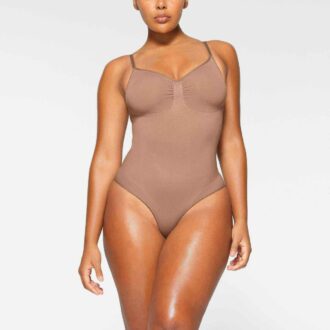 SØMLØS SKULPTET BRIEF BODYSUIT