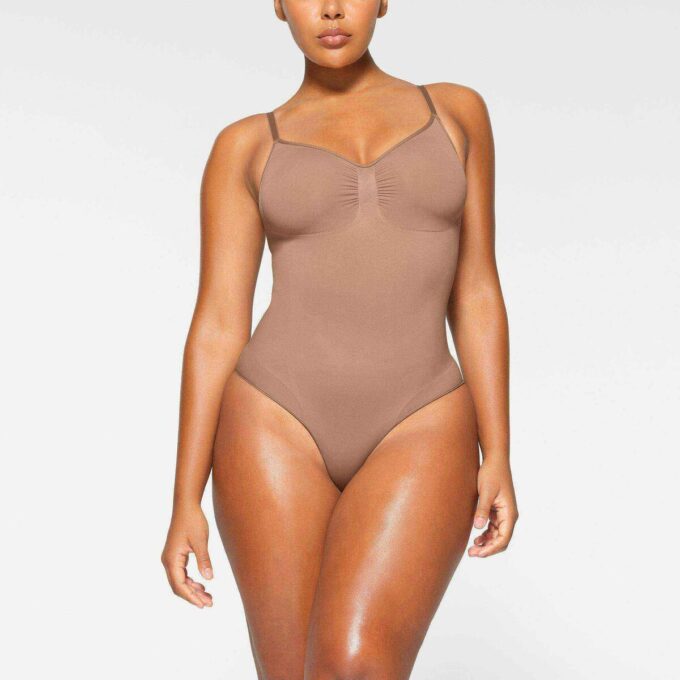 SØMLØS SKULPTET BRIEF BODYSUIT
