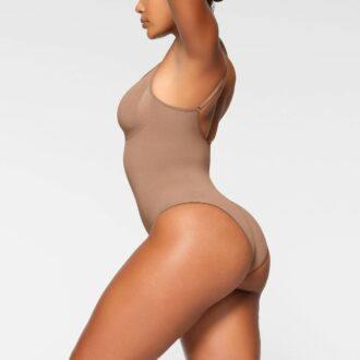 SØMLØS SKULPTET BRIEF BODYSUIT