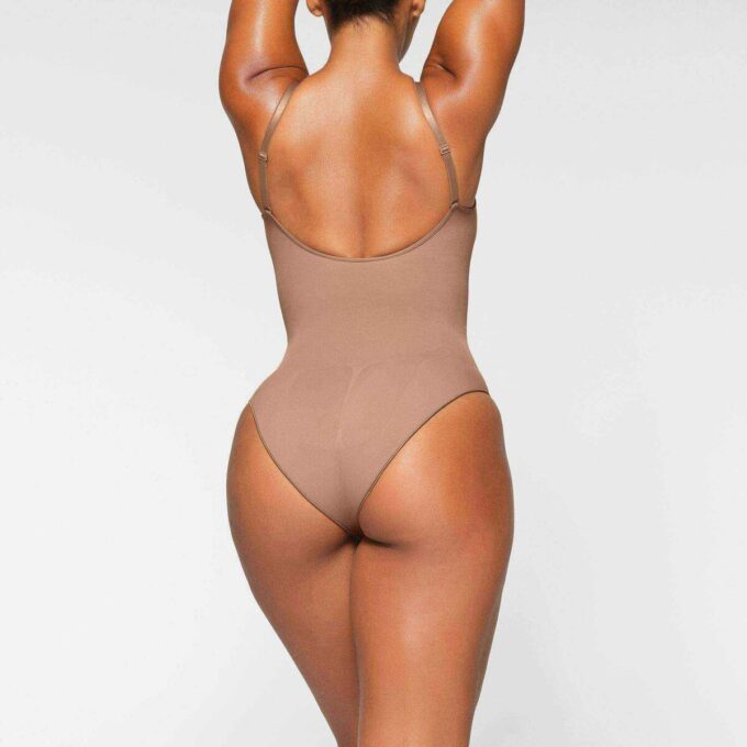 SØMLØS SKULPTET BRIEF BODYSUIT