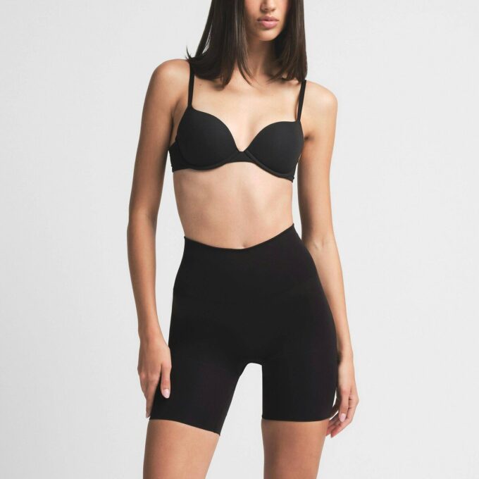 SØMLØSE SKULPTET BUTT LIFTING SHORTS