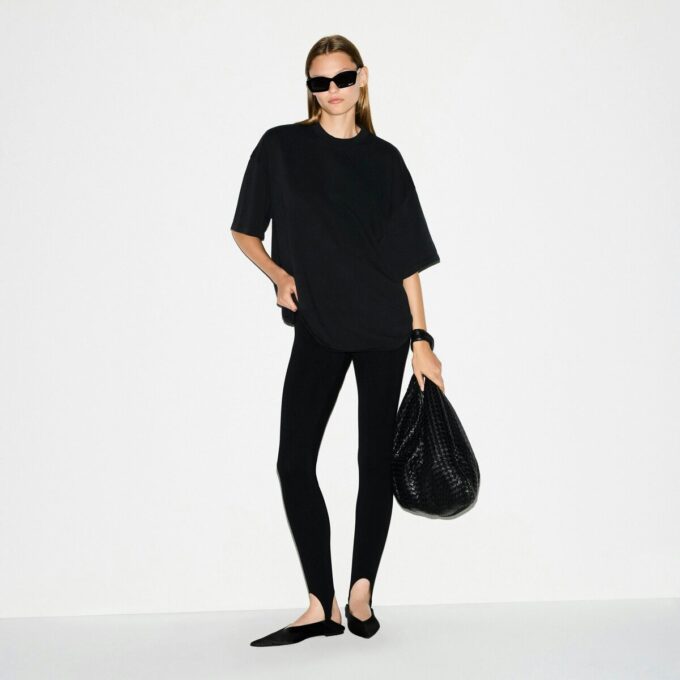 T-SHIRT I KRAFTIGT BOMULD I OVERSIZED
