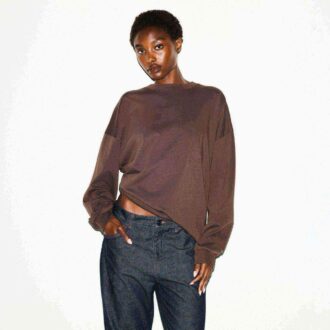 T-SHIRT MED LANGERMET OG OVERSIZED KRAFTIGT BOMULD