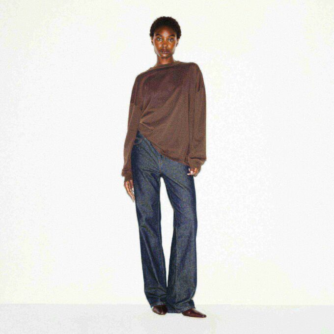 T-SHIRT MED LANGERMET OG OVERSIZED KRAFTIGT BOMULD