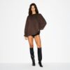 T-SHIRT MED LANGERMET OG OVERSIZED KRAFTIGT BOMULD