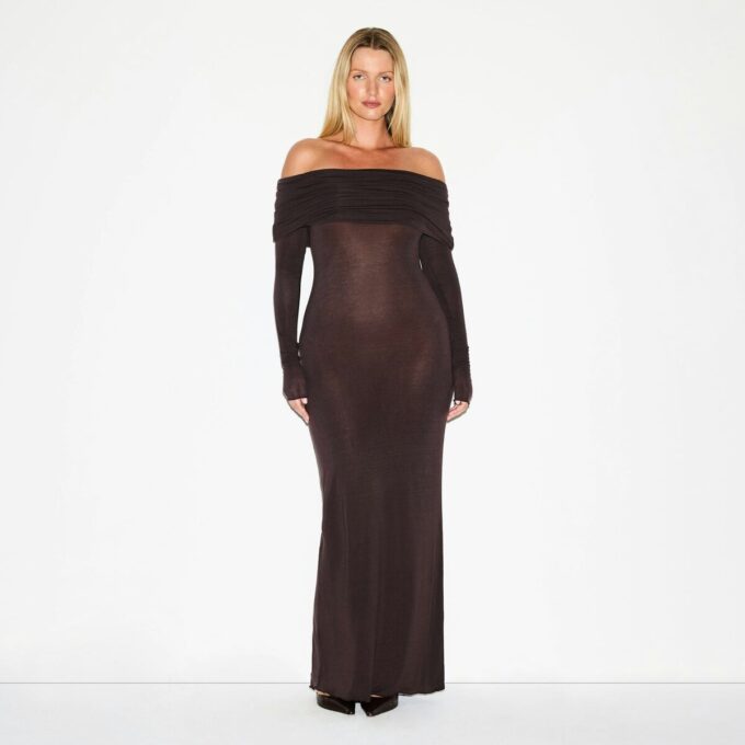 TRANSPARENT MODAL OFF-THE-SHOULDER LANG KJOLE