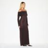 TRANSPARENT MODAL OFF-THE-SHOULDER LANG KJOLE