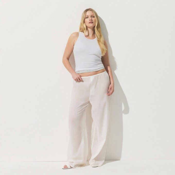TRANSPARENT RIBBEDE TANK MED CREWNECK-HALS
