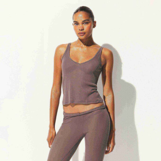 TRANSPARENT RIBBEDE V-HALS TOP