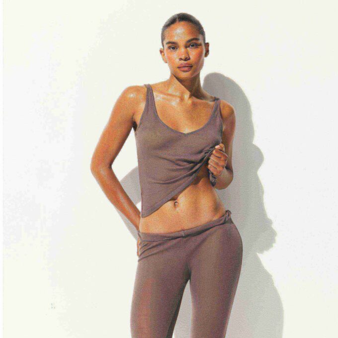 TRANSPARENT RIBBEDE V-HALS TOP